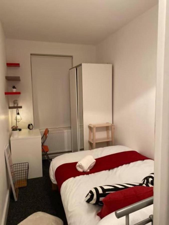 Spacious Four Bedroom Home 3 Bathrooms - コヴェントリー エクステリア 写真