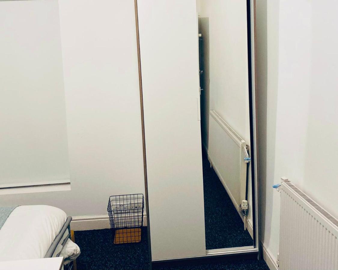 Spacious Four Bedroom Home 3 Bathrooms - コヴェントリー エクステリア 写真
