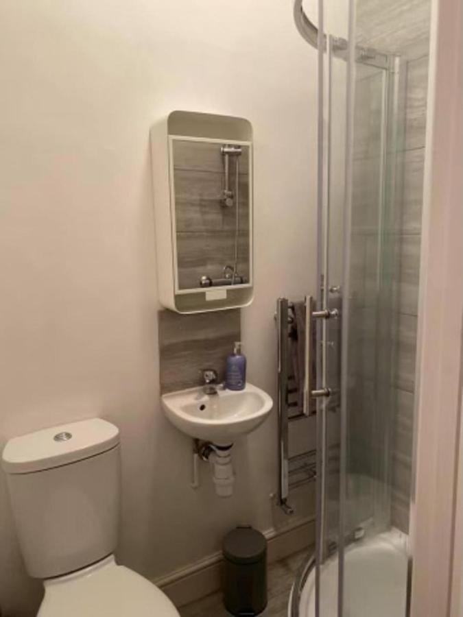 Spacious Four Bedroom Home 3 Bathrooms - コヴェントリー エクステリア 写真